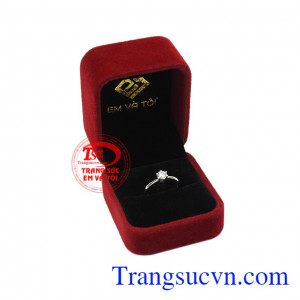 Sản phẩm có giấy kiểm định đá quý uy tín.Nhẫn nữ kim cương trang nhã