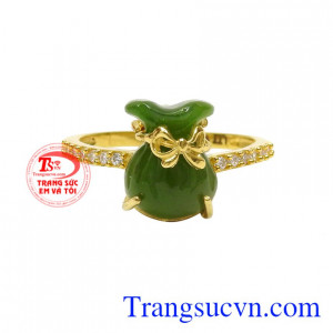 Kiểu dáng độc đáo giúp tôn vinh vẻ duyên dáng và nữ tính cho phái đẹp.