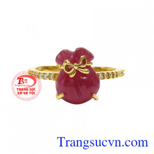 Chiếc nhẫn này thích hợp cho người mệnh Thổ và Hỏa.