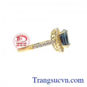 Nhẫn nữ Topaz thanh lịch có giấy kiểm định đá quý uy tín.