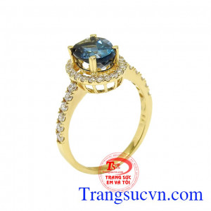 Nhẫn nữ Topaz thanh lịch được chế tác công phu theo công nghệ hiện đại tạo nên một chiếc nhẫn mang vẻ đẹp hoàn mỹ.