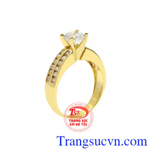 Nhẫn nữ vàng màu diễm lệ được chế tác tinh tế từ vàng 18k chất lượng, sáng bóng.