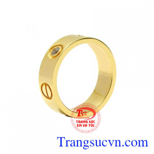 Nhẫn nữ vàng màu thời thượng kiểu dáng tuy đơn giản nhưng vẫn toát lên được vẻ thời trang.