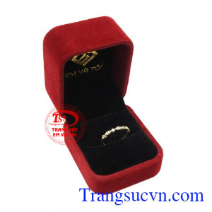 Nhẫn nữ vàng màu trang nhã chất lượng.