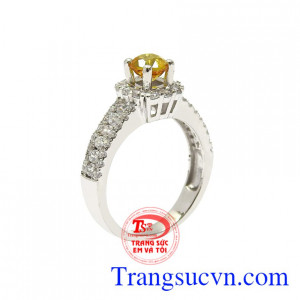 Nhẫn nữ vàng trắng saphir đẹp kiểu dáng sang trọng, bắt mắt.