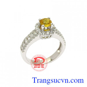 Nhẫn nữ vàng trắng saphir đẹp phù hợp cho người mệnh Thổ và Kim.