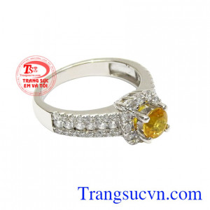 Do đó sản phẩm này được rất nhiều phái đẹp yêu thích bởi vẻ thanh tú mà lại vô cùng kiêu sa của sản phẩm.