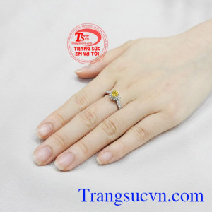 Nhẫn nữ vàng trắng saphir tinh tế 14k.