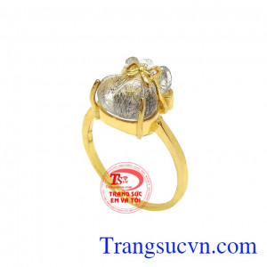 Nhẫn thạch anh tóc đen may mắn mang đến tài lộc và thịnh vượng. 