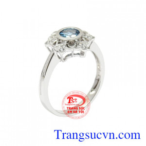 Nhẫn topaz cánh hoa