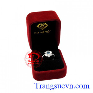 Nhẫn topaz cánh hoa nhận đặt chế tác theo yêu cầu.