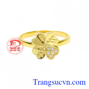 Chiếc nhẫn này mang phong cách dễ thương và nữ tính giúp người đeo trông thu hút hơn.