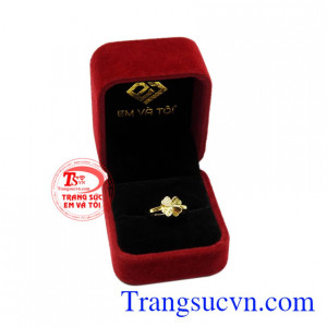 Nhẫn vàng cỏ may mắn đẹp.