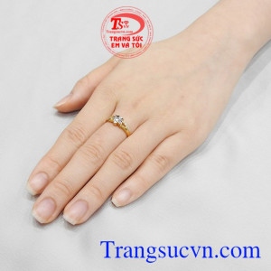 Nhẫn vàng hoa nữ tính