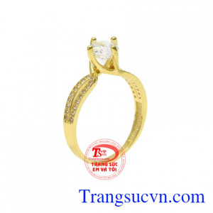 Nhẫn vàng màu thanh tú dịu dàng và nữ tính.