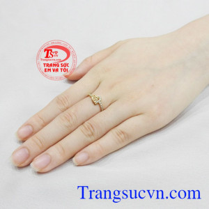 Nhẫn vàng trái tim nữ tính đẹp.
