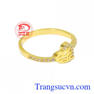 Và lựa chọn trang sức đươc nữ giới yêu thích nhiều nhất là nhẫn nữ vàng tây.