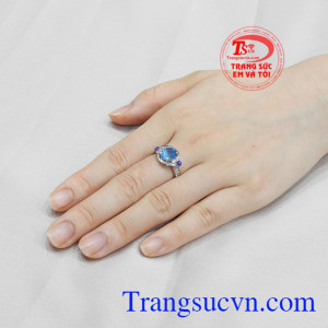 Topaz nhẫn nữ chế tác từ vàng trắng 18k bền đẹp, bảo hành uy tín, giao hàng toàn quốc. 