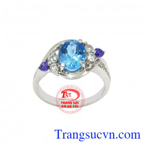 Kiểu dáng trang nhã, tinh tế. Topaz nhẫn nữ