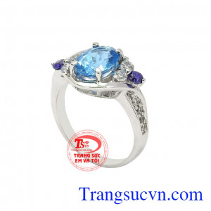 Topaz nhẫn nữ được rất nhiều các chị em yêu thích và lựa chọn. 