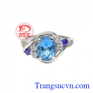 Thiết kế trẻ trung và quyến rũ mang lại nét đẹp sang trọng cho người đeo. Topaz nhẫn nữ
