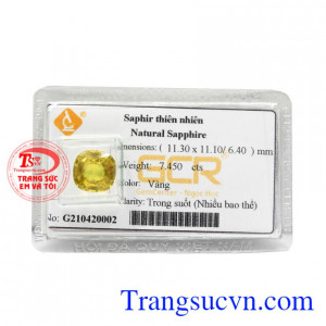 Viên sapphire vàng an yên được chế tác đầy tinh xảo, chất lượng.