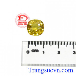 Viên sapphire vàng an yên chất lượng.