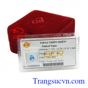 Viên topaz thiên nhiên tinh tế với những mặt được mài cắt tinh xảo. 