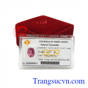 Viên tourmalin thiên nhiên mệnh hỏa với màu sắc hồn phớt tím, sang trọng và quý phái.