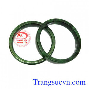 Vòng ngọc cẩm thạch an lành chất lượng.
