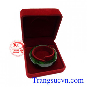 Vòng ngọc cẩm thạch chất lượng đẹp.