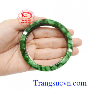 Vòng ngọc cẩm thạch tinh tế giao hàng tận nơi.