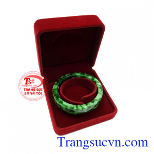 Vòng ngọc cẩm thạch tinh tế đẹp.