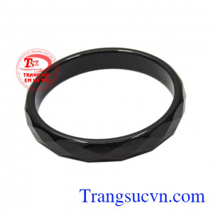 Thiết kế mới lạ, tạo vẻ ấn tượng cho người dùng. Vòng ngọc mã não đen độc đáo