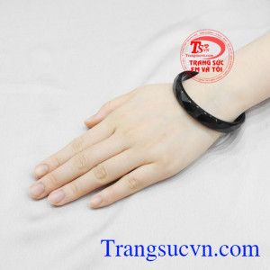 Vòng ngọc mã não đen độc đáo