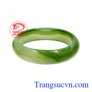Vòng ngọc mã não xanh đẹp là món quà ý nghĩa dành tặng cho người thân và bạn bè.