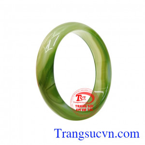 Màu sắc tươi sáng, trẻ rung dễ dàng kết hợp cùng nhiều kiểu trang phục. Vòng ngọc mã não xanh đẹp