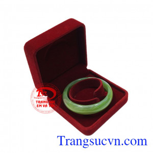 Người mệnh hỏa và mệnh thổ có thể lựa chọn vòng mã não xanh để làm đá hộ mệnh. Vòng ngọc mã não xanh đẹp