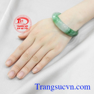 Vòng tay cẩm thạch đại cát
