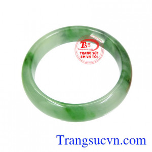 Chiếc vòng ngọc này là món quà tặng hợp phong thủy để dành tặng cho những người thân thương của bạn.