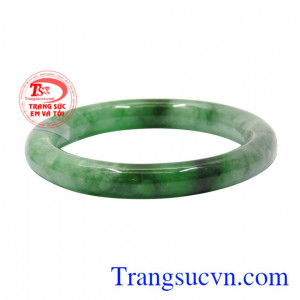 Ngọc cẩm thạch là viên đá hình thành qua hàng trăm triệu năm hấp thụ nhiều nguồn năng lượng tích cực đem lại vận khí may mắn cho người đeo.