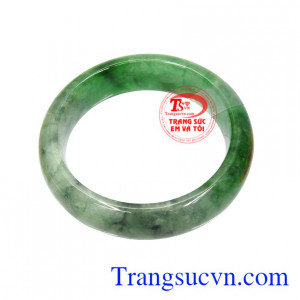 Chiếc vòng này sẽ mà món quà may mắn, hợp phong thủy dành tặng bà, tặng mẹ.