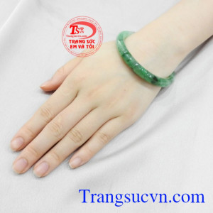 Vòng tay ngọc cẩm thạch tài lộc