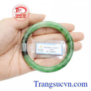 Vòng tay ngọc cẩm thạch tài lộc đẹp.