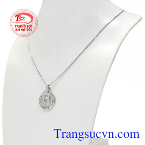 Bộ mặt dây này giúp phái đẹp tôn lên đường nét quyến rũ của người con gái.