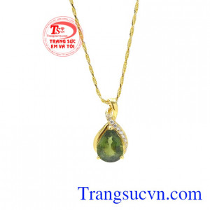 Bộ mặt dây Saphir thanh lịch quý phái có giấy kiểm định đá quý uy tín, bảo hành chu đáo.