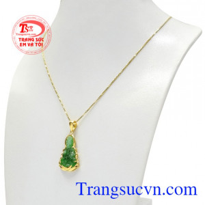 Phật bà quan âm với gương mặt hiền từ tượng trưng cho sự may mắn, vui vẻ, lạc quan và tấm lòng từ bi nhân hậu