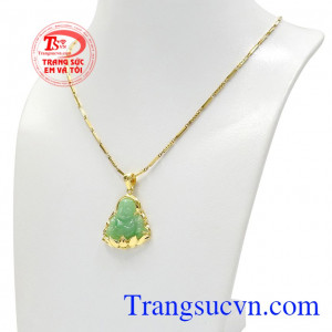 Mặt ngọc cẩm thạch được các người thợ chạm khắc đẹp mắt theo hình phật di lặc. Bộ phật di lặc may mắn jadeite