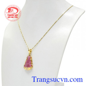 Phật quan âm ruby là biểu tượng của điềm lành, lòng từ bi, bác ái, hướng thiện
