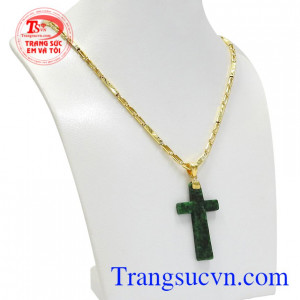 Ngọc cẩm thạch được biết đến là loại đá quý mang đến nhiều nguồn năng tích cực giúp gia chủ tinh thần lạc quan đưa ra những quyết định sáng suốt hơn.